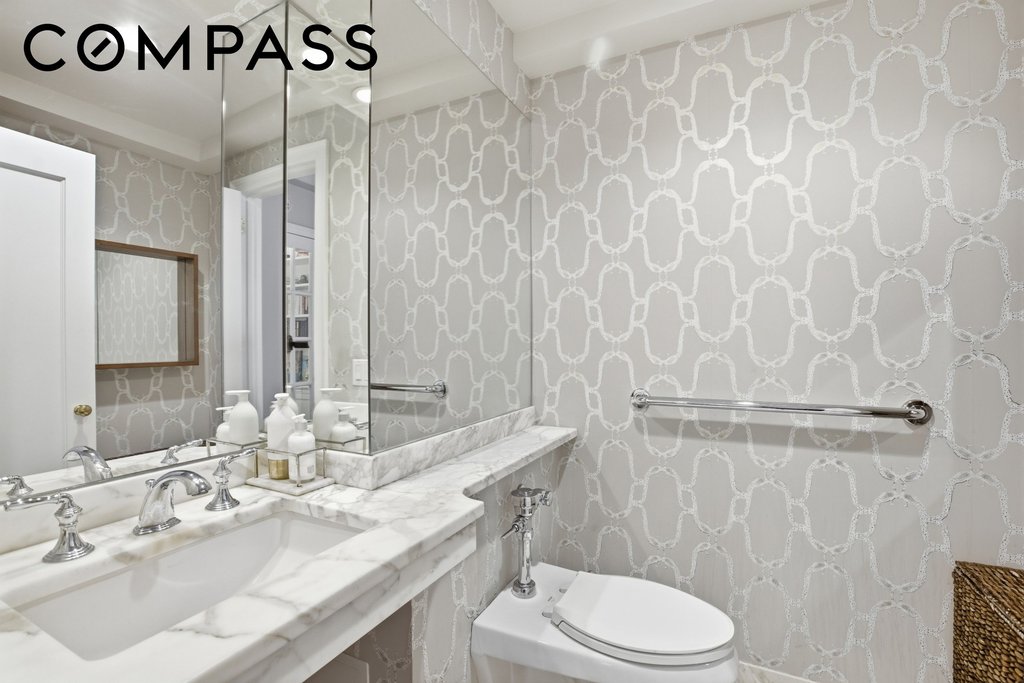 60 Gramercy Park North, Unit 8D photo 10