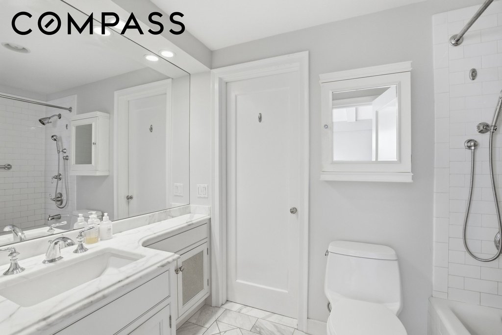 60 Gramercy Park North, Unit 8D photo 11