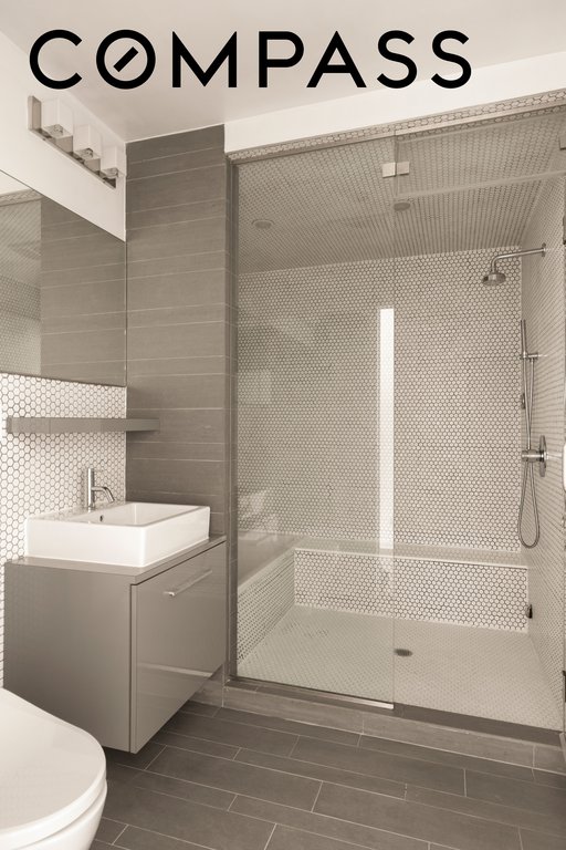 29 Montrose Avenue, Unit 5B photo 9