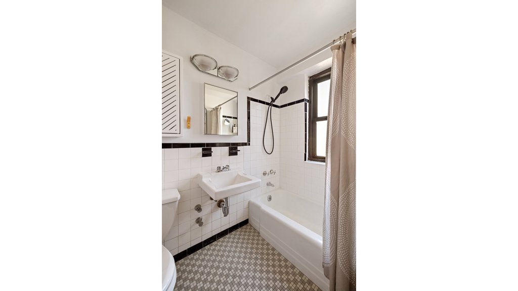 264 East Broadway, Unit C2003 photo 10