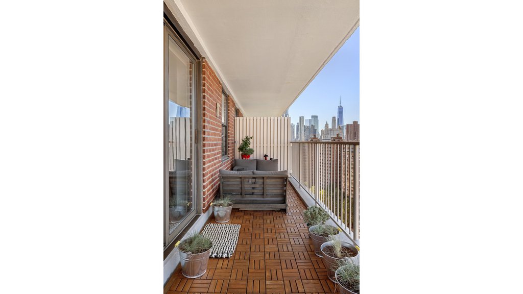 264 East Broadway, Unit C2003 photo 12