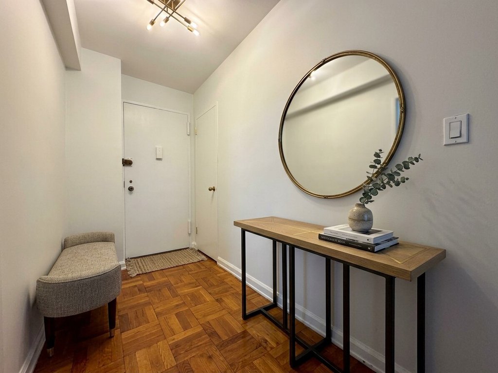 150 East 61st Street, Unit 7K photo 4