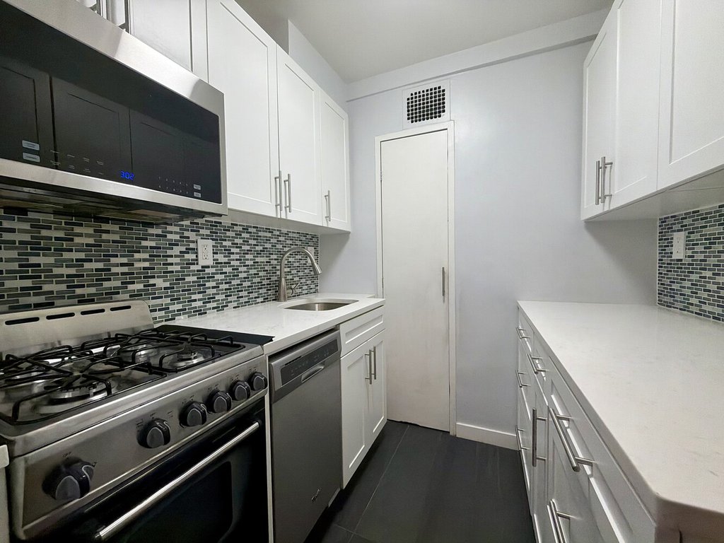 150 East 61st Street, Unit 7K photo 5
