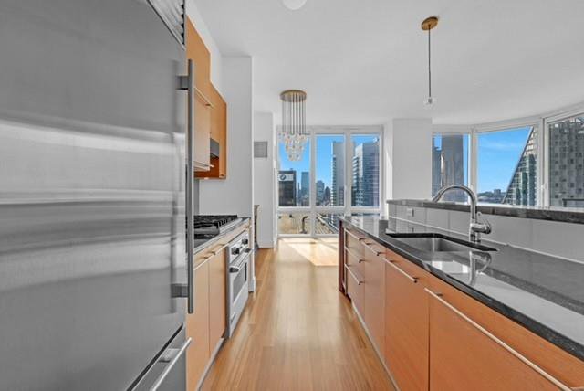 10 West End Avenue, Unit 27C photo 2