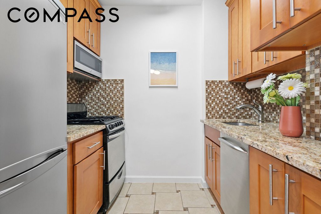 301 East 22nd Street, Unit 10B photo 4