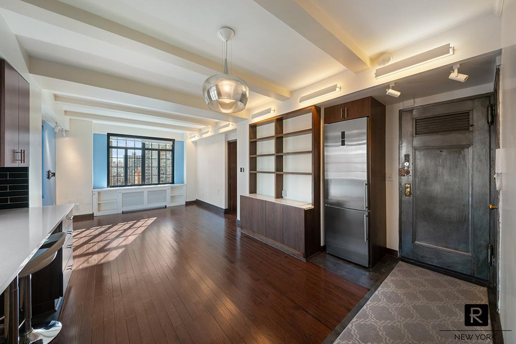 320 East 42nd Street, Unit 1918 photo 2