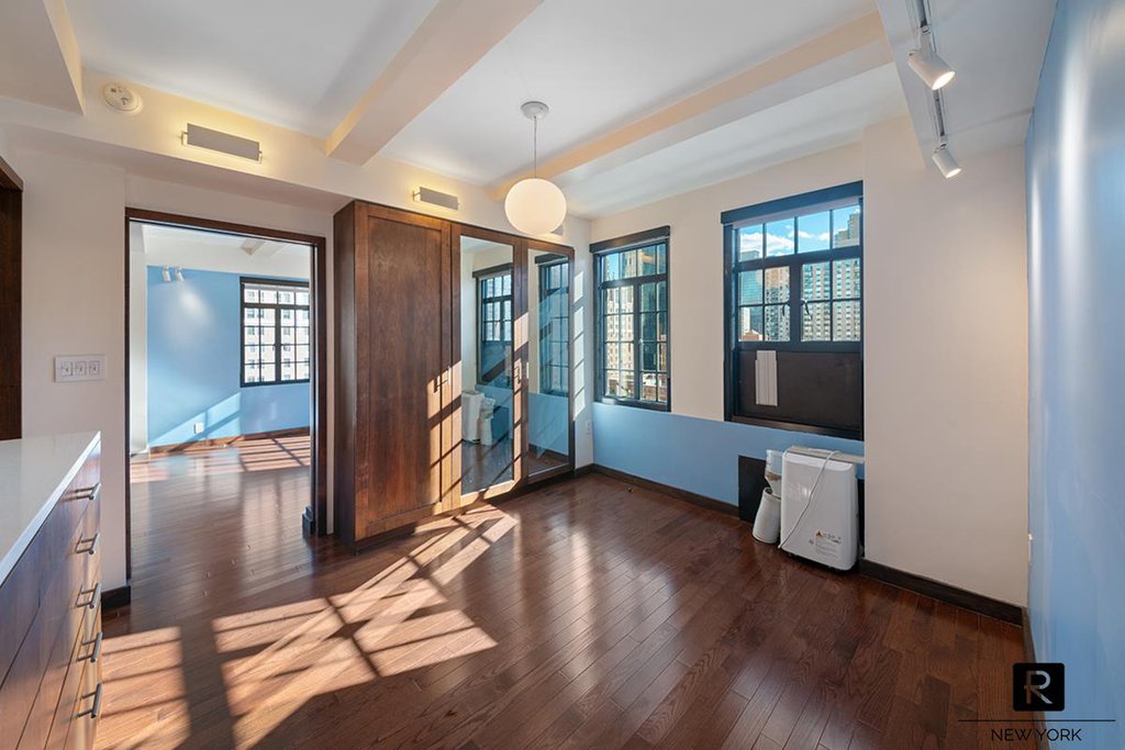 320 East 42nd Street, Unit 1918 photo 4