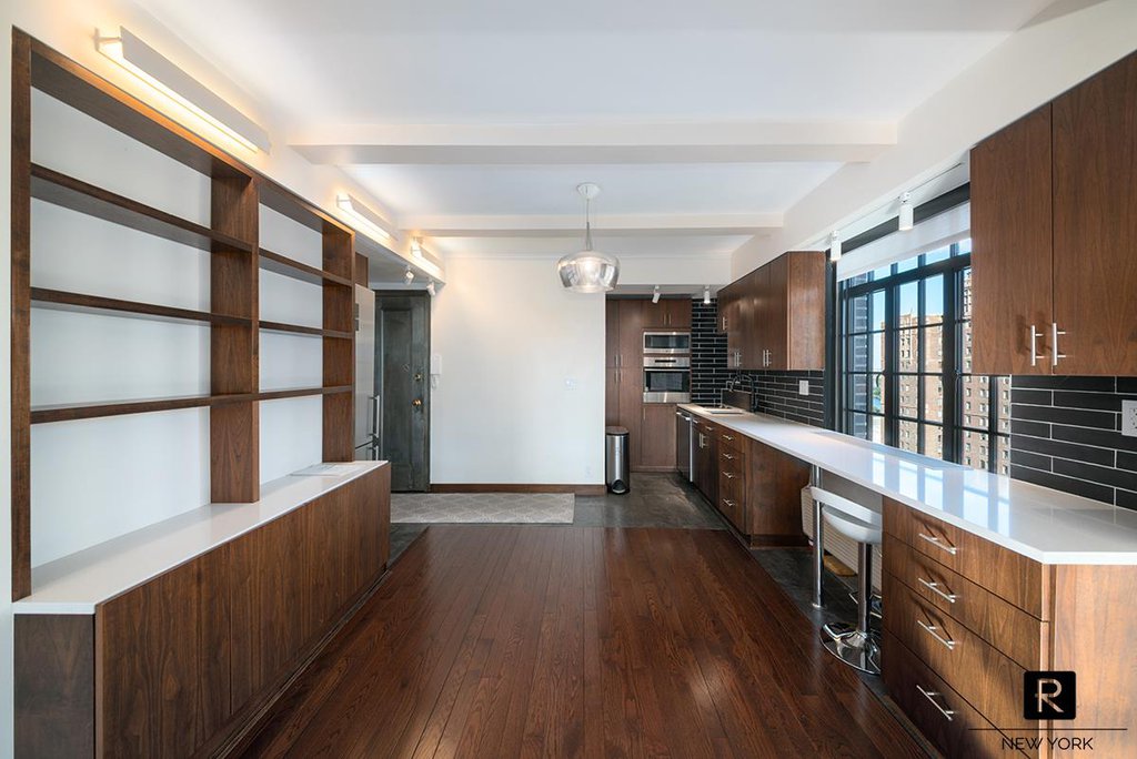 320 East 42nd Street, Unit 1918 photo 6