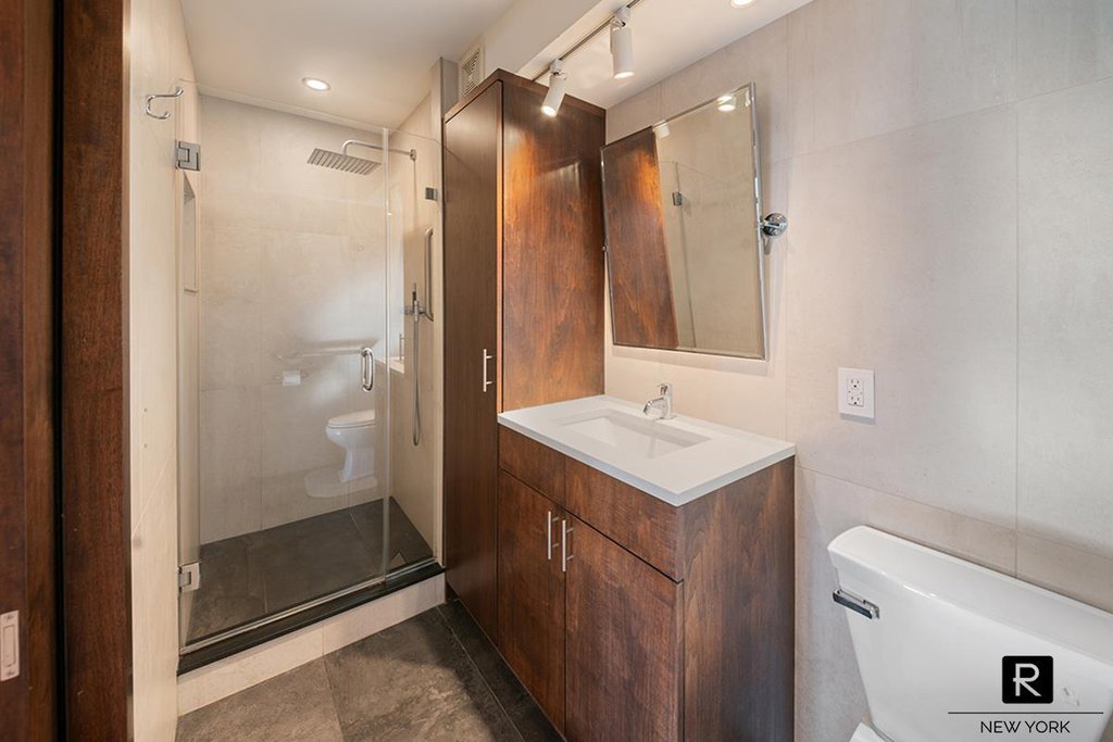320 East 42nd Street, Unit 1918 photo 9
