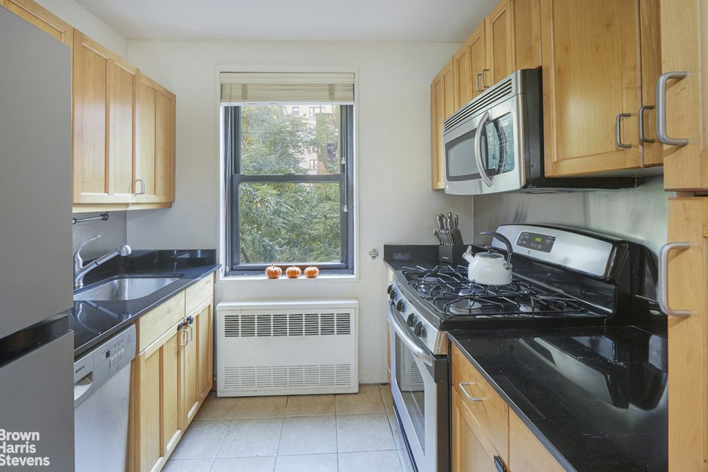301 East 69th Street, Unit 3F photo 3