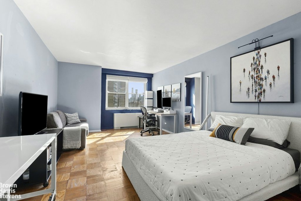 165 West 66th Street, Unit 20F photo 2