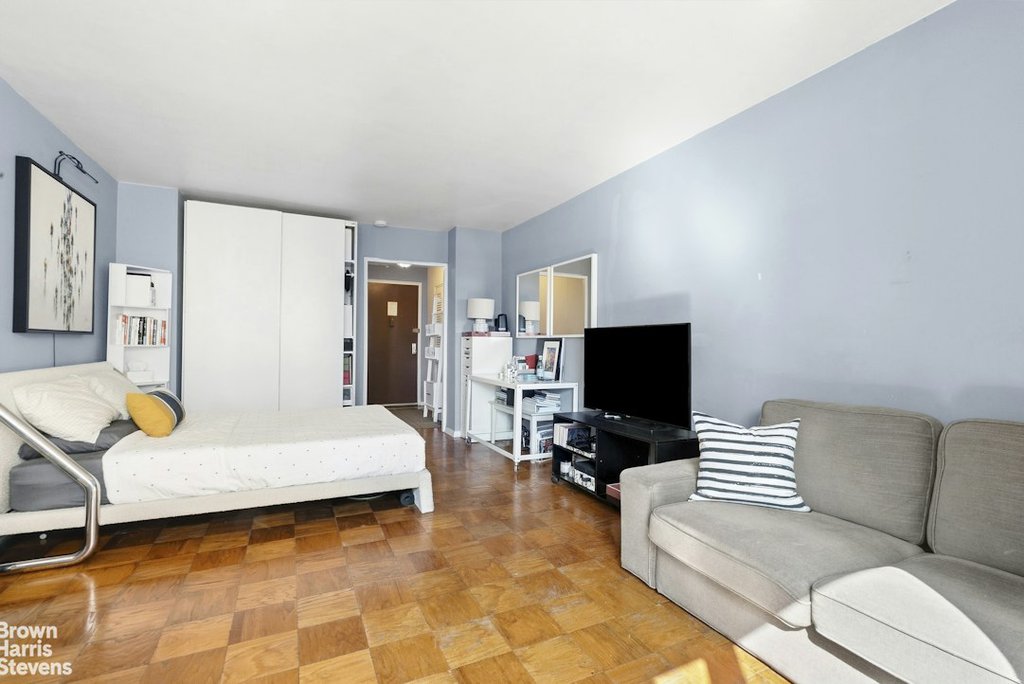 165 West 66th Street, Unit 20F photo 4