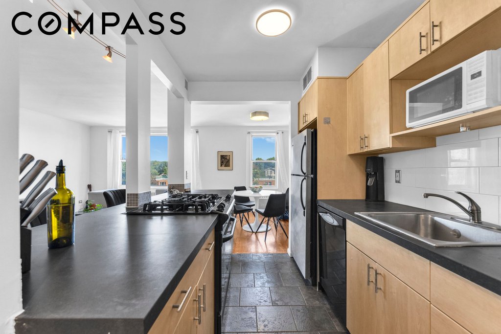 5425 Valles Avenue, Unit 5G photo 4