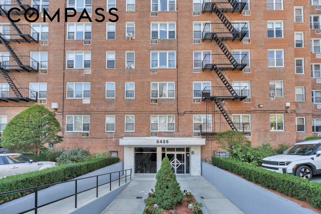 5425 Valles Avenue, Unit 5G photo 10