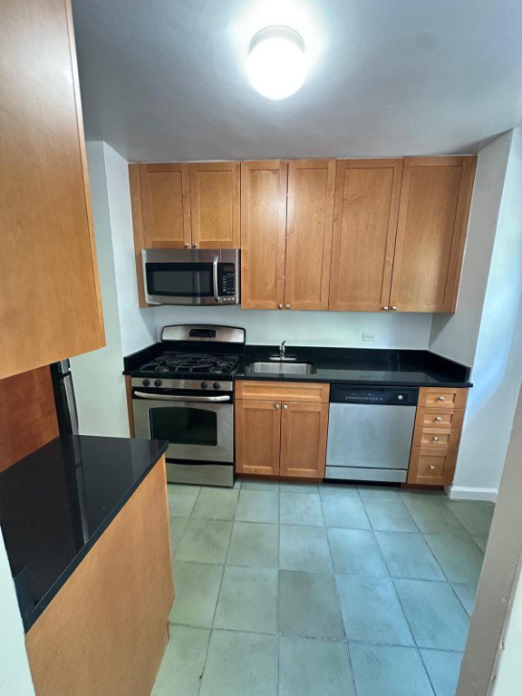 350 West 51st Street, Unit 2H photo 4