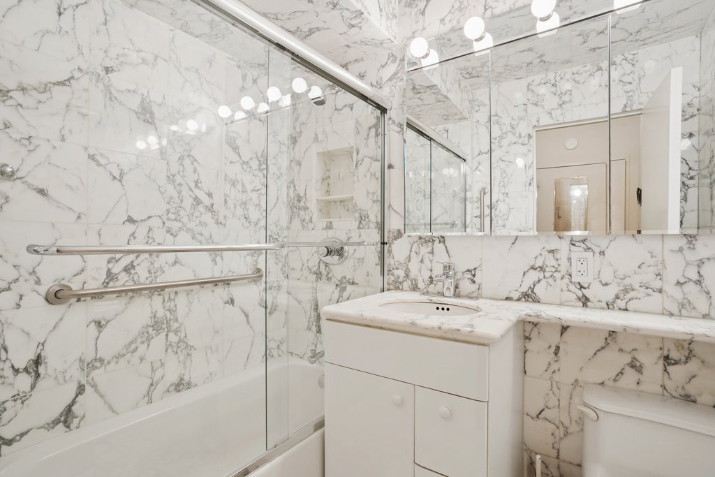 20 East 9th Street, Unit 10V photo 7