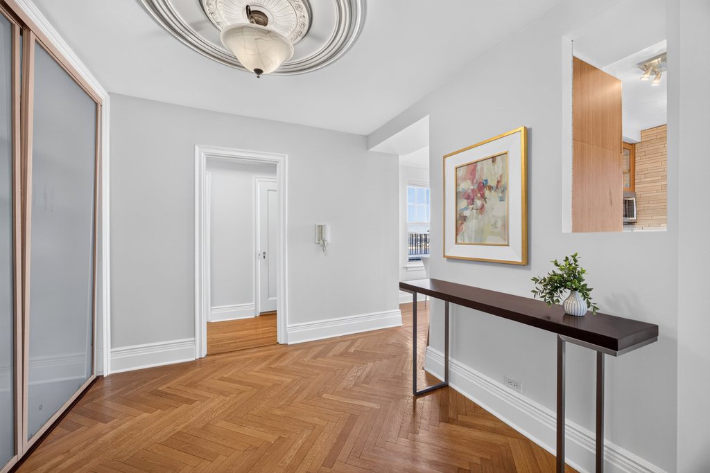 315 Riverside Drive, Unit 18A photo 5