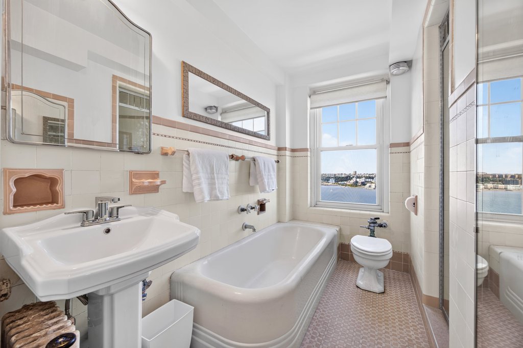 315 Riverside Drive, Unit 18A photo 9