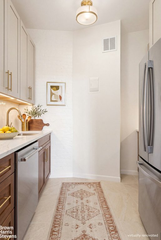 720 Greenwich Street, Unit 6N photo 5