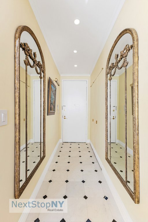 188 East 64th Street, Unit 1702 photo 5