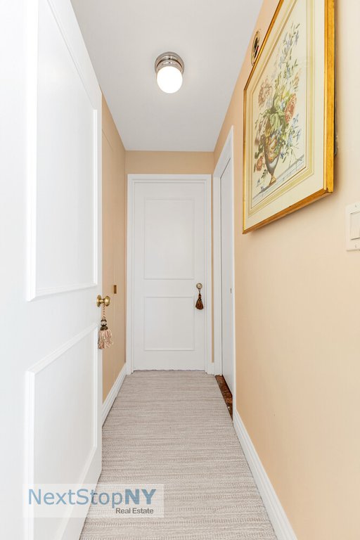 188 East 64th Street, Unit 1702 photo 8