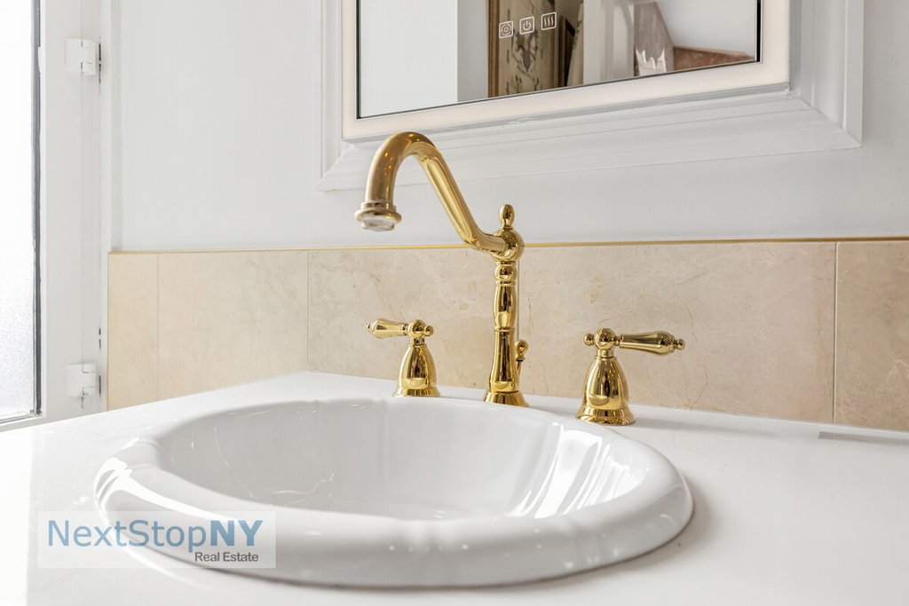 188 East 64th Street, Unit 1702 photo 13