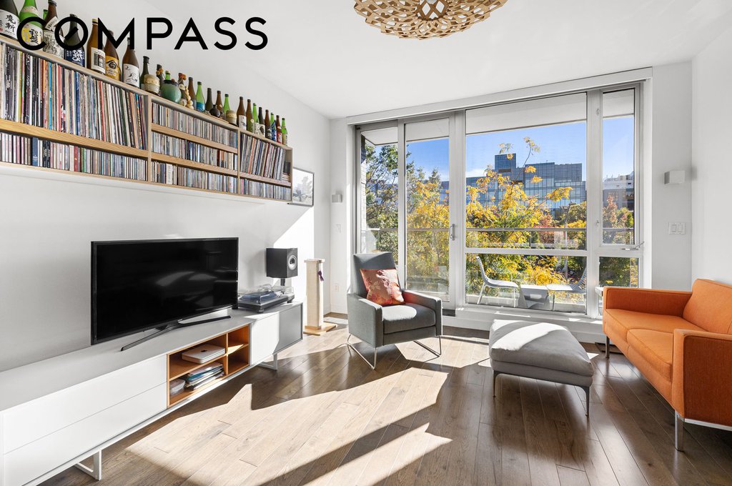 11-35 45th Avenue, Unit 3C