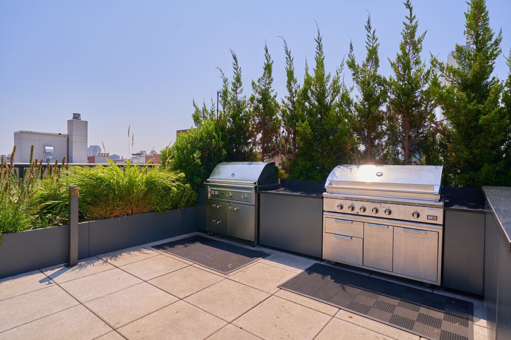 184 Kent Avenue, Unit D318