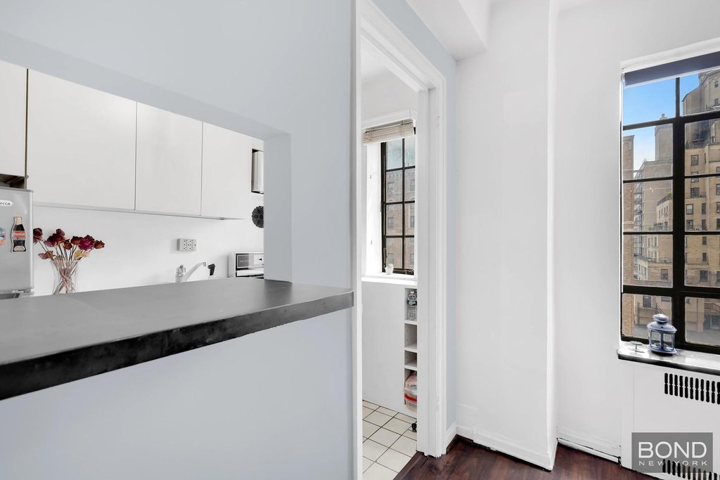 10 Park Avenue, Unit 14H photo 4