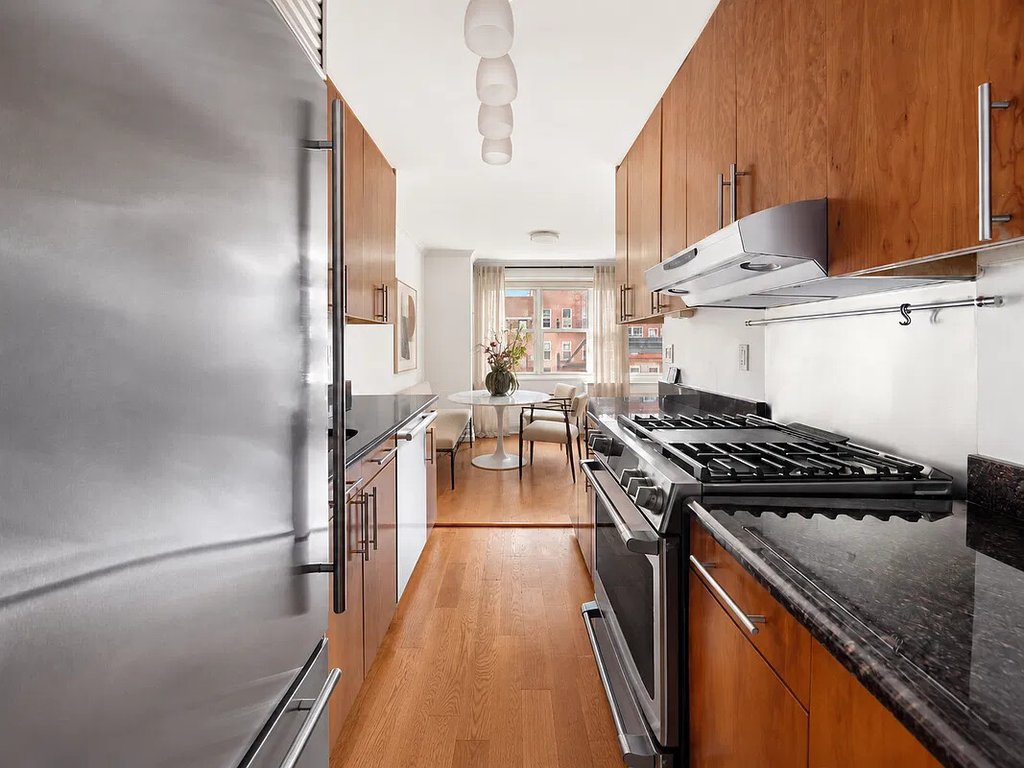 420 East 72nd Street, Unit 7L photo 4