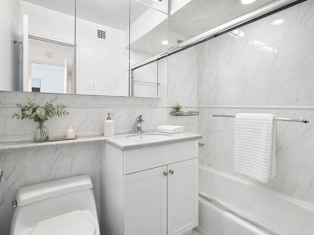 420 East 72nd Street, Unit 7L photo 8