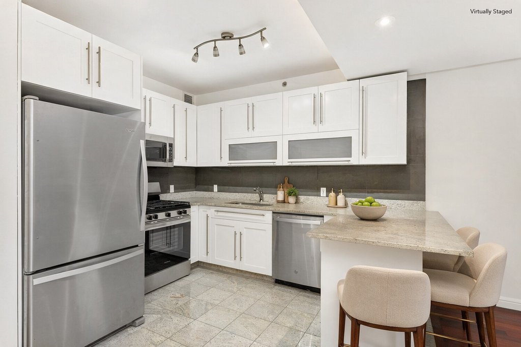 354 2nd street, Unit 2B photo 3