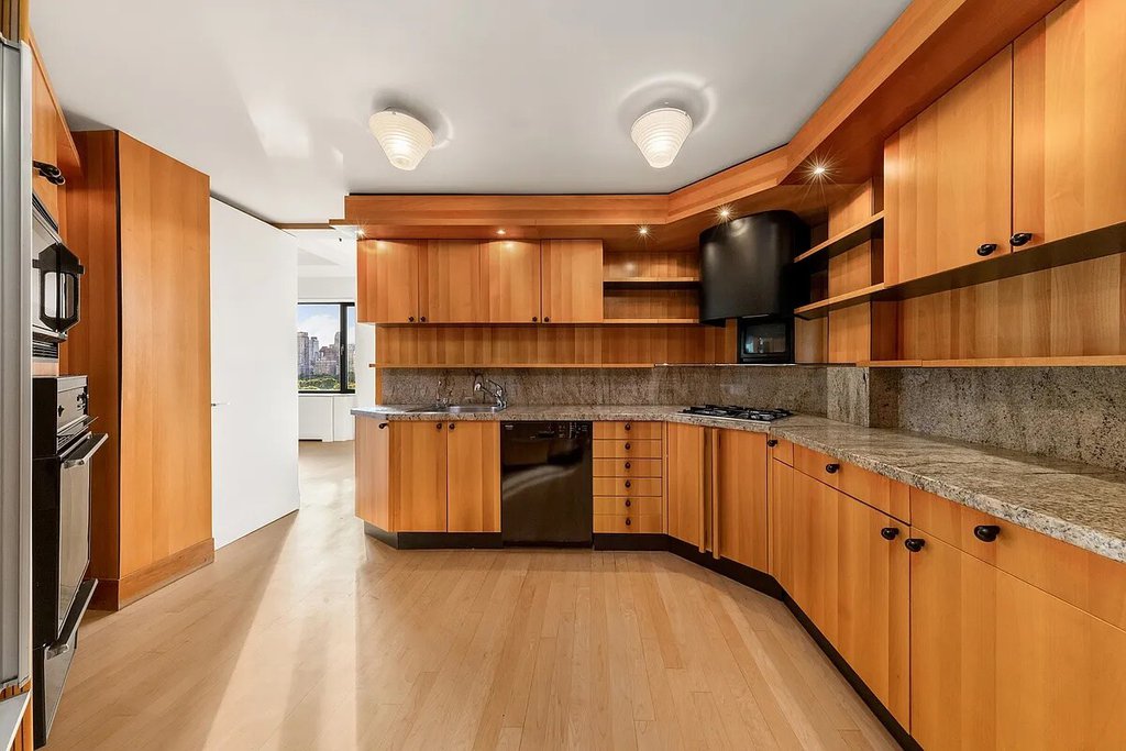 930 Fifth Avenue, Unit 16C photo 5