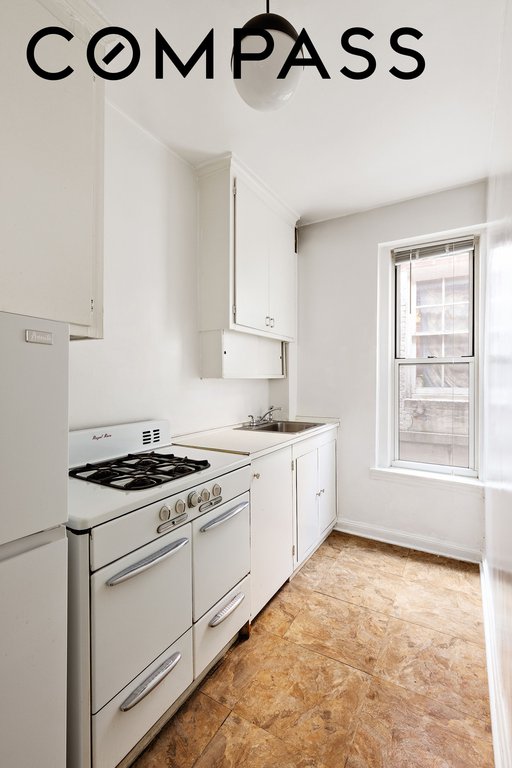 531 East 72nd Street, Unit 5B photo 4