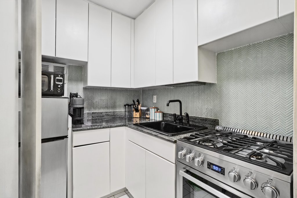 55 East 9th Street, Unit 2G photo 3
