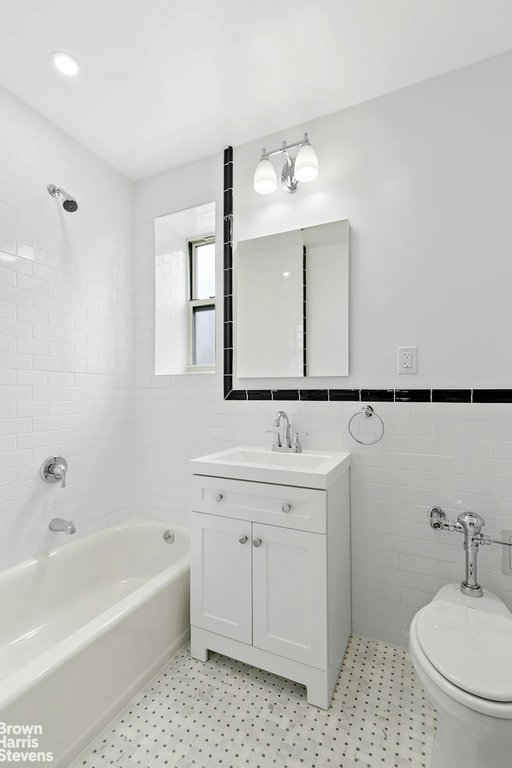 110-31 73rd Road, Unit 4D photo 14