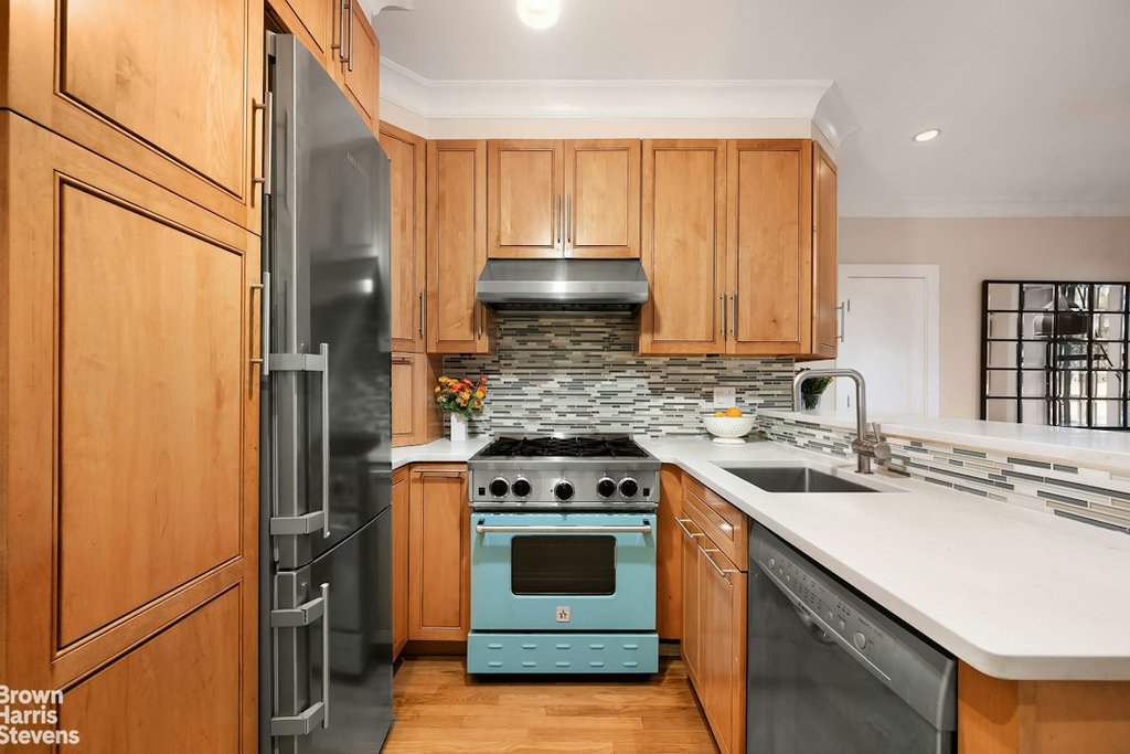205 East 10th Street, Unit 1B photo 4