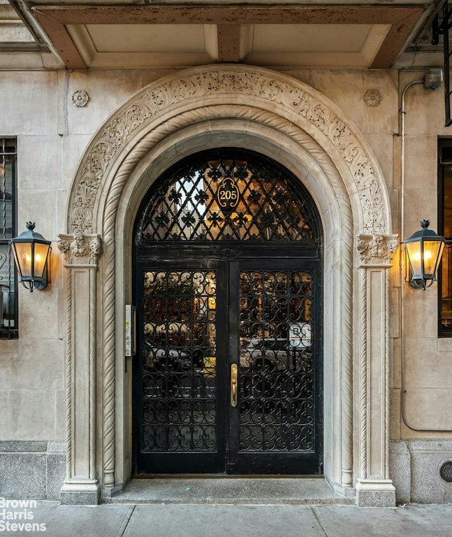205 East 10th Street, Unit 1B photo 12