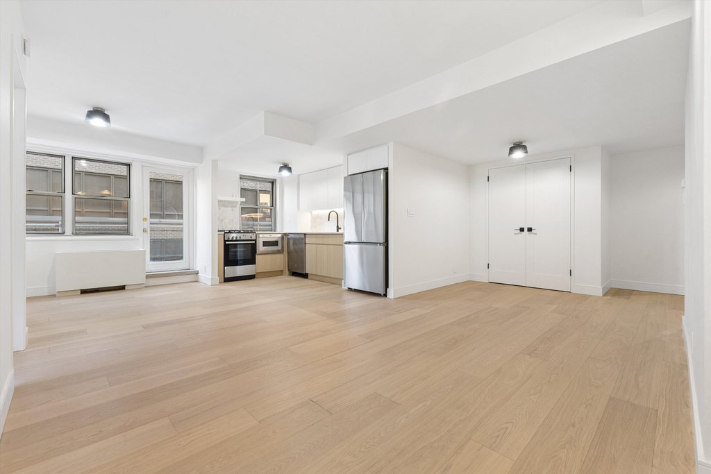 321 East 48th Street, Unit 14A photo 4