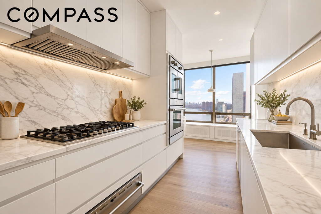 870 United Nations Plaza, Unit 28D/E photo 15