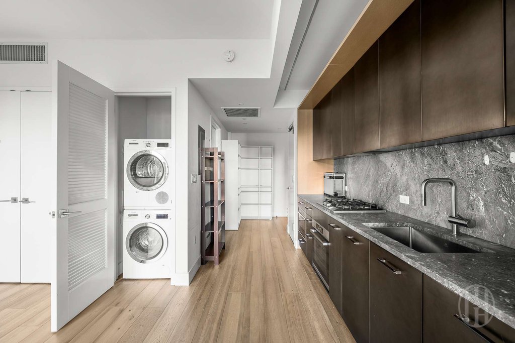 561 Pacific Street, Unit 401 photo 3