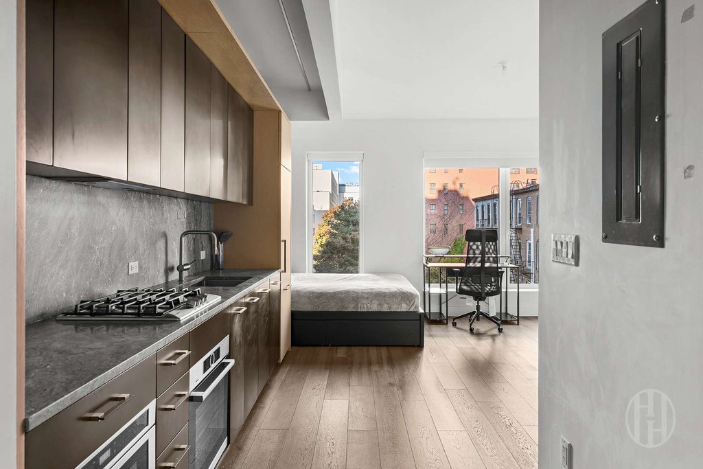561 Pacific Street, Unit 401 photo 4