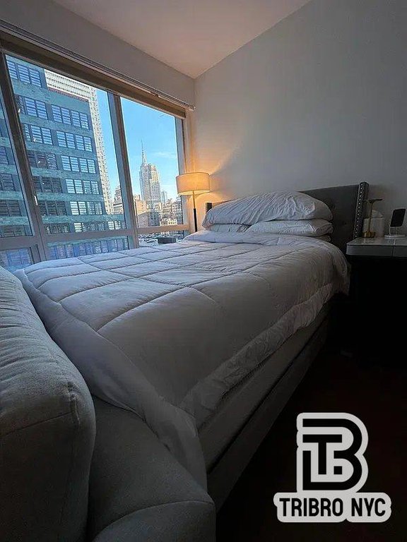 350 West 42nd Street, Unit 1A photo 2