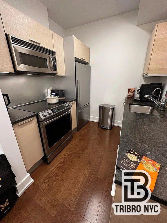 350 West 42nd Street, Unit 1A photo 3