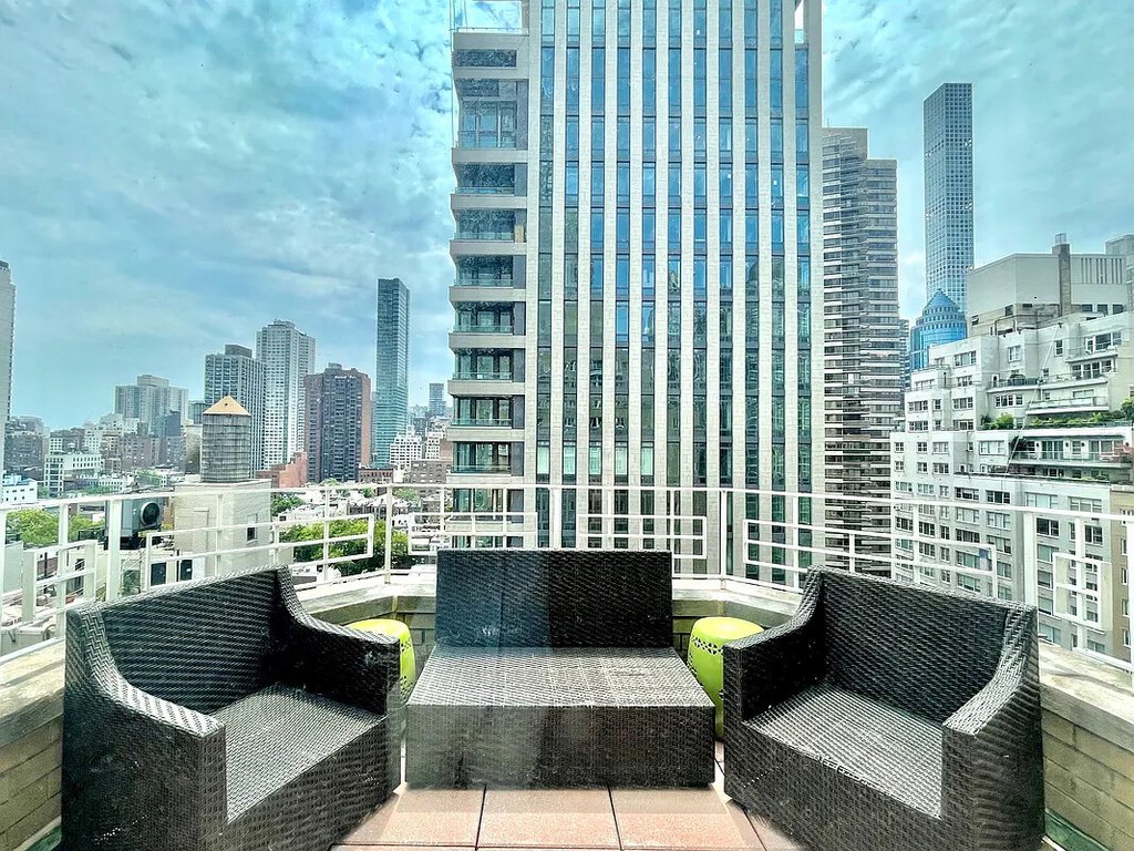 205 East 63rd Street, Unit 17A photo 3