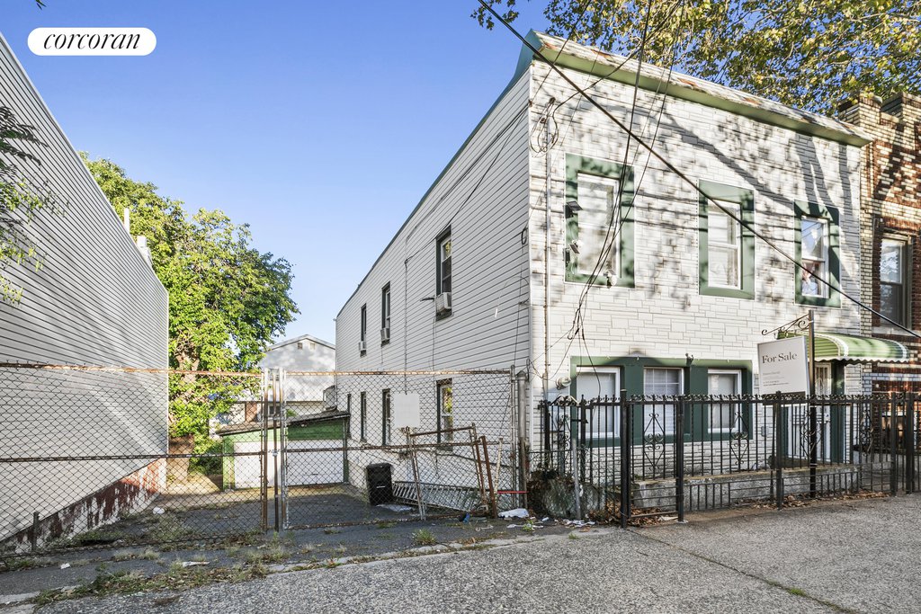 835 Pine Street – For Sale photo 2