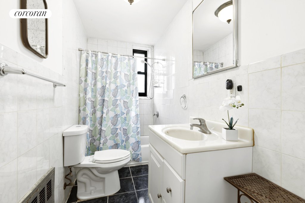 1108 Winthrop Street, Unit MULTIFAM photo 4
