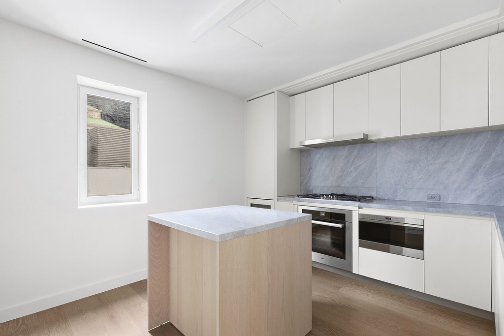 77 Greenwich Street, Unit 30C photo 2