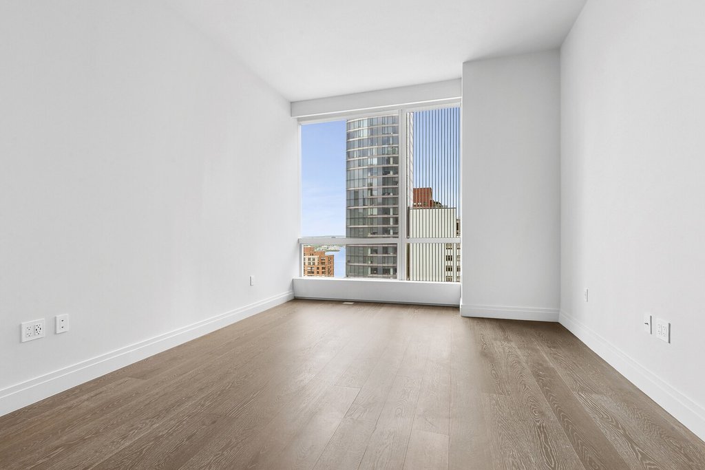 77 Greenwich Street, Unit 30C photo 4