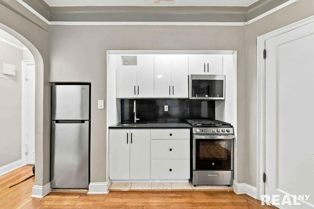 227 East 57th Street, Unit 6E photo 3